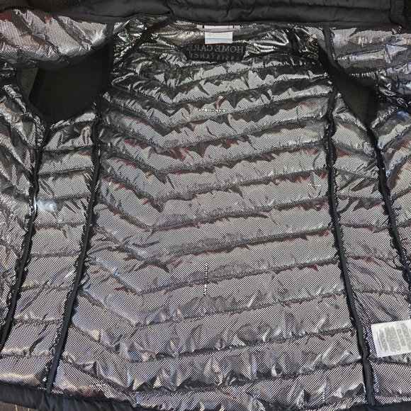 Columbia Women's Black Puffer Vest - Picture 8 of 12